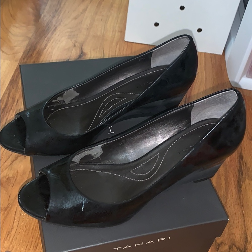 Tahari Black Peaktoe Wedges